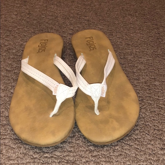 flojos white flip flops